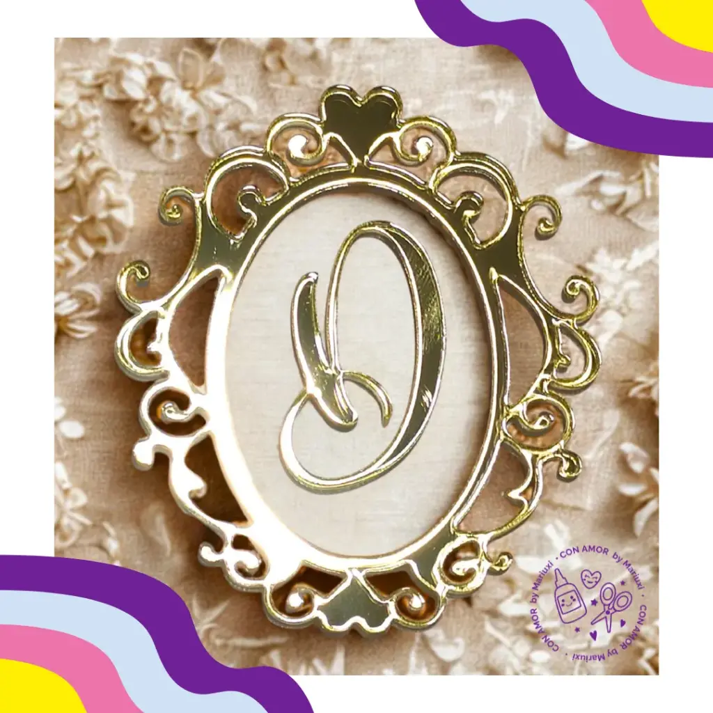 Aplique marco vintage con inicial (corte acrílico) 6cm
